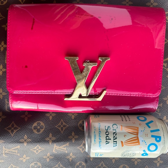 Auth LOUIS VUITTON Louise Hot Pink Patent Leather Clutch - Picture 12 of 12